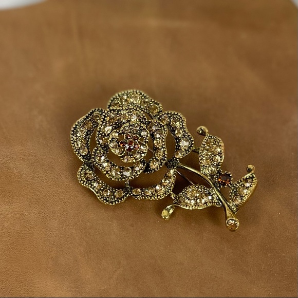 Jewelry - Vintage Brooch